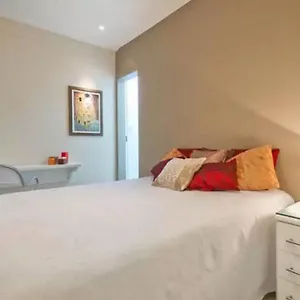 https://quarto-de-casal-banheiro-privativo-ar-condicionado.hotels-portoalegre.net